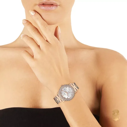 Guess A shimmering Sport Watch 39mm